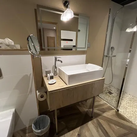 Hotel Le 19 - Patio 34m2 - Centre Historique - Clim