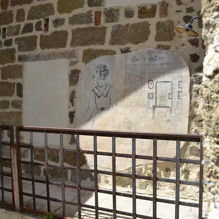 Le 19 - Patio 34m2 - Centre Historique - Clim Hotel Langeac